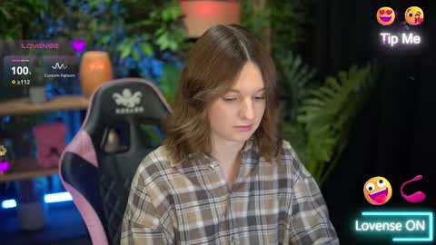 Snapshot of xoxo_molly chatting on 11-30-25, 10:03 xoxo_molly online show from 11-30-25, 10:03