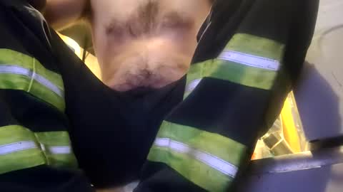 Snapshot of xploringus1 chatting on 10-22-25, 02:28 Xploringus online show from 10-22-25, 02:28