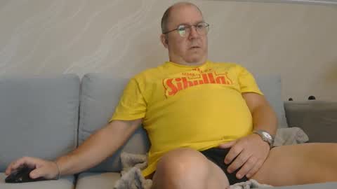 Snapshot of xrap chatting on 10-24-25, 11:06 xrap online show from 10-24-25, 11:06