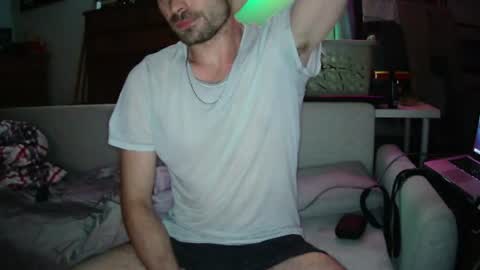 Snapshot of xsage98 chatting on 07-12-26, 01:40 xsage98 online show from 07-12-26, 01:40