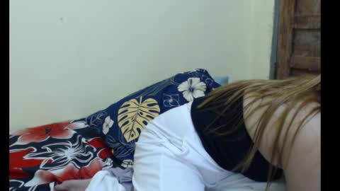 Snapshot of xsexyhotmomma69x chatting on 01-15-25, 07:26 merayel online show from 01-15-25, 07:26