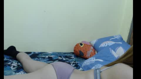 Snapshot of xsexyhotmomma69x chatting on 03-10-25, 03:20 merayel online show from 03-10-25, 03:20