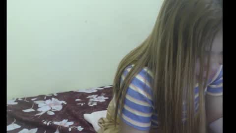 Snapshot of xsexyhotmomma69x chatting on 09-26-25, 03:38 merayel online show from 09-26-25, 03:38