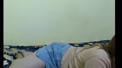 Snapshot of xsexyhotmomma69x chatting on 10-21-25, 05:30 merayel online show from 10-21-25, 05:30