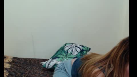 Snapshot of xsexyhotmomma69x chatting on 03-16-26, 05:44 merayel online show from 03-16-26, 05:44