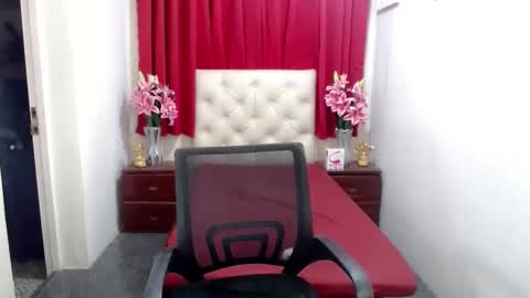 Snapshot of xsexyninedollx chatting on 02-09-25, 08:54 Cleo de nile online show from 02-09-25, 08:54