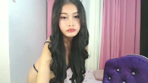 Snapshot of xsexyninedollx chatting on 10-25-25, 06:21 Cleo de nile online show from 10-25-25, 06:21