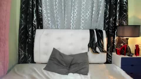 Snapshot of xslutty_candicexx chatting on 03-09-25, 11:47 CANDICE online show from 03-09-25, 11:47