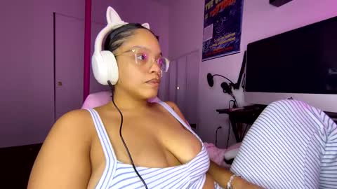 Snapshot of xstargazingx chatting on 11-06-25, 05:52 xStarGazingx online show from 11-06-25, 05:52