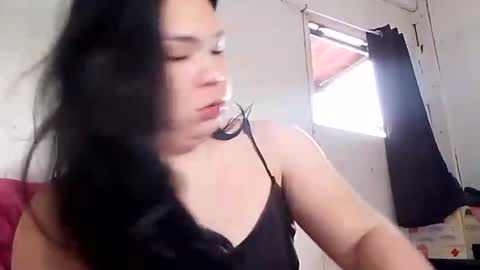 Snapshot of xsuck_my_dickx chatting on 10-15-25, 02:33 Nica online show from 10-15-25, 02:33