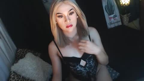 Snapshot of xsundaesweetx chatting on 12-14-25, 08:35 Sundae online show from 12-14-25, 08:35