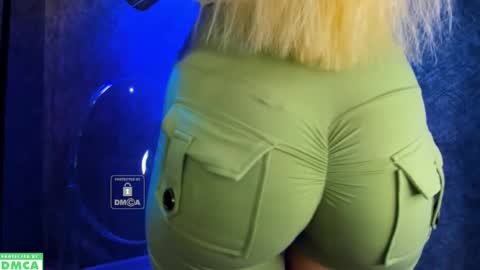 Snapshot of xteona chatting on 10-09-25, 10:57 xteona online show from 10-09-25, 10:57