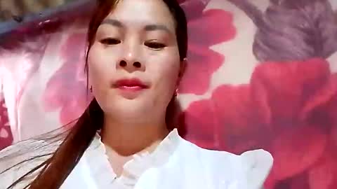 Snapshot of xuxulove00 chatting on 12-19-25, 01:12 xuxulove00 online show from 12-19-25, 01:12
