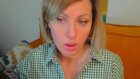 Snapshot of xvaleriax0 chatting on 02-08-26, 02:53 xvaleriax0 online show from 02-08-26, 02:53