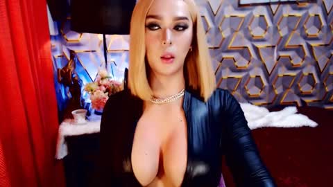 Snapshot of xworldclasskelly chatting on 01-25-25, 01:41 K E L L Y online show from 01-25-25, 01:41