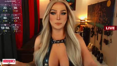 Snapshot of xworldclasskelly chatting on 10-12-25, 04:22 K E L L Y online show from 10-12-25, 04:22