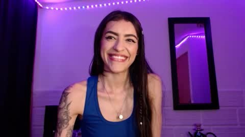 Snapshot of xx_johnson_xx chatting on 11-21-25, 04:44 VALE online show from 11-21-25, 04:44