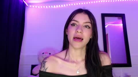 Snapshot of xx_johnson_xx chatting on 04-24-26, 08:50 VALE online show from 04-24-26, 08:50