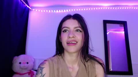 Snapshot of xx_johnson_xx chatting on 05-16-26, 08:33 VALE online show from 05-16-26, 08:33