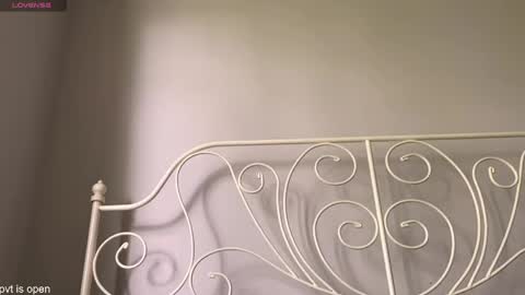Lily online show from 05-22-26, 12:11