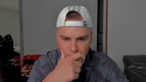Snapshot of xx_raul_xx_ chatting on 06-22-26, 06:16 raul online show from 06-22-26, 06:16