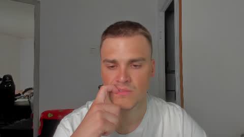 Snapshot of xx_raul_xx_ chatting on 06-27-26, 02:23 raul online show from 06-27-26, 02:23