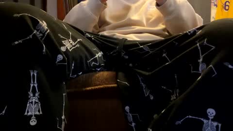 Snapshot of xxbuddhaboiiixx chatting on 12-02-24, 01:03 xSlayzx online show from 12-02-24, 01:03