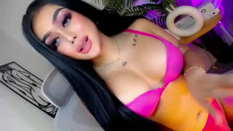 Snapshot of xxcumcatcherxx chatting on 10-25-25, 01:57 Jane online show from 10-25-25, 01:57