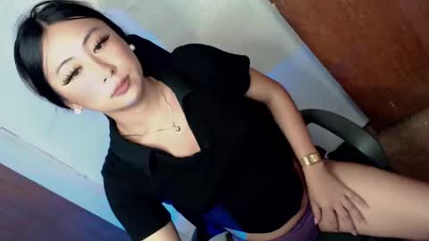 Snapshot of xxexpensive_candy chatting on 11-23-25, 02:33 Janae online show from 11-23-25, 02:33