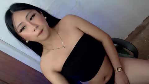 Snapshot of xxexpensive_candy chatting on 12-19-25, 01:23 Janae online show from 12-19-25, 01:23