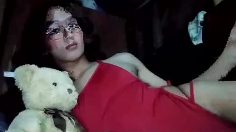 Snapshot of xxgoddessofsatisfactionxx chatting on 01-03-25, 06:35 Sophie online show from 01-03-25, 06:35