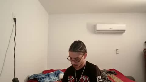 Snapshot of xxjasoneecxx chatting on 01-12-25, 10:23 XxJasoneecxX online show from 01-12-25, 10:23
