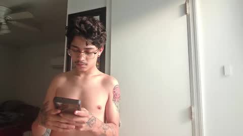 Snapshot of xxjasoneecxx chatting on 10-05-25, 11:52 XxJasoneecxX online show from 10-05-25, 11:52