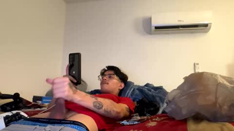 Snapshot of xxjasoneecxx chatting on 01-11-26, 12:21 XxJasoneecxX online show from 01-11-26, 12:21