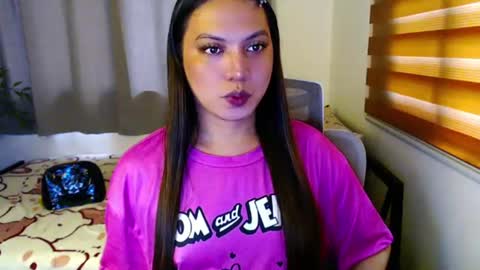 Snapshot of xxjulielovesyouxx chatting on 07-23-26, 02:53 July online show from 07-23-26, 02:53