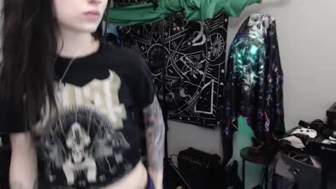 Snapshot of xxlilithmoonxx chatting on 02-22-25, 04:40 Lilith online show from 02-22-25, 04:40