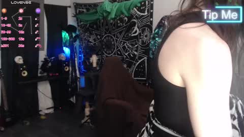 Snapshot of xxlilithmoonxx chatting on 02-28-25, 02:31 Lilith online show from 02-28-25, 02:31