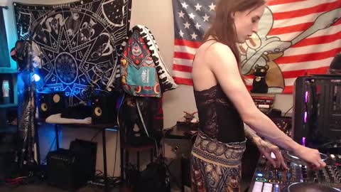 Snapshot of xxlilithmoonxx chatting on 09-17-25, 01:51 Lilith online show from 09-17-25, 01:51