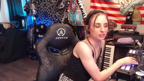 Snapshot of xxlilithmoonxx chatting on 09-19-25, 02:24 Lilith online show from 09-19-25, 02:24