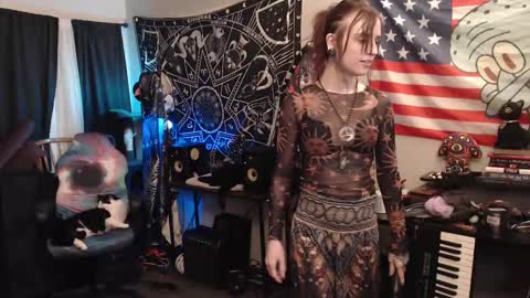 Snapshot of xxlilithmoonxx chatting on 09-27-25, 01:32 Lilith online show from 09-27-25, 01:32