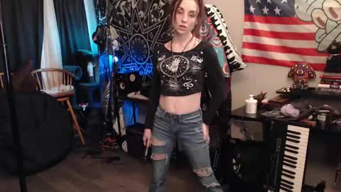 Snapshot of xxlilithmoonxx chatting on 09-28-25, 01:44 Lilith online show from 09-28-25, 01:44