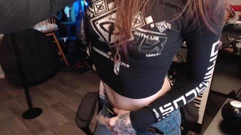 Snapshot of xxlilithmoonxx chatting on 10-01-25, 04:07 Lilith online show from 10-01-25, 04:07