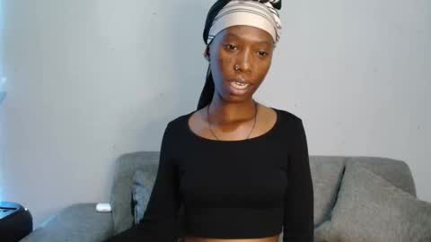 Snapshot of xxsexytalia28 chatting on 10-15-25, 04:18 xxsexytalia28 online show from 10-15-25, 04:18