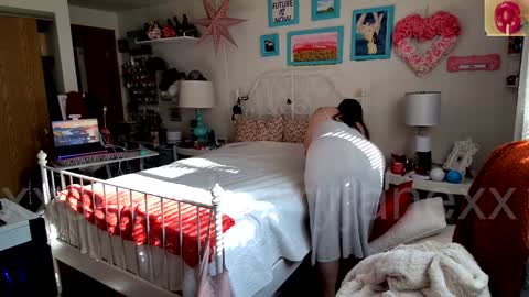 Strawberry Jane online show from 01-28-25, 08:58