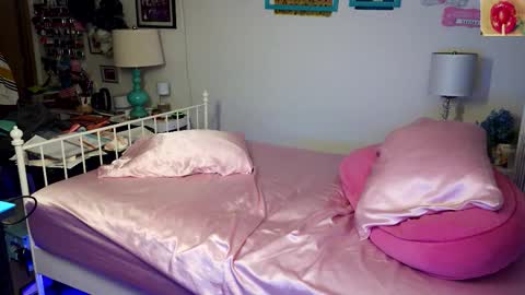 Strawberry Jane online show from 02-21-26, 05:19