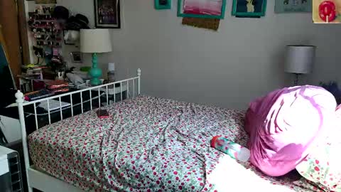 Strawberry Jane online show from 04-13-26, 09:31