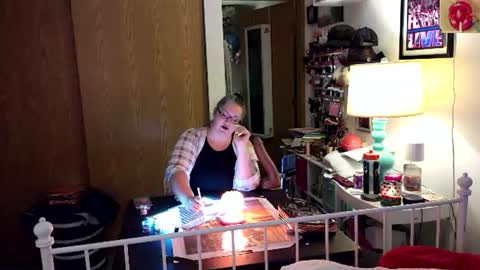 Snapshot of xxstrawberryjanexx chatting on 06-25-26, 04:23 Strawberry Jane online show from 06-25-26, 04:23