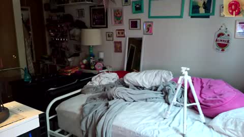 Snapshot of xxstrawberryjanexx chatting on 07-14-26, 03:33 Strawberry Jane online show from 07-14-26, 03:33