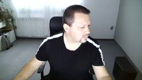 Snapshot of xxstrikerxx chatting on 12-09-24, 12:19 Eddi online show from 12-09-24, 12:19