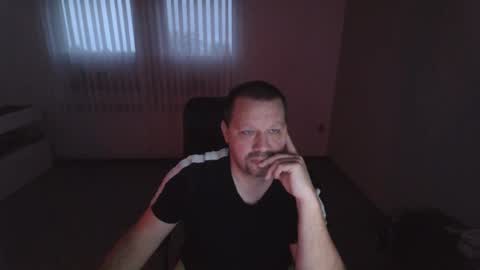 Snapshot of xxstrikerxx chatting on 12-11-24, 07:09 Eddi online show from 12-11-24, 07:09